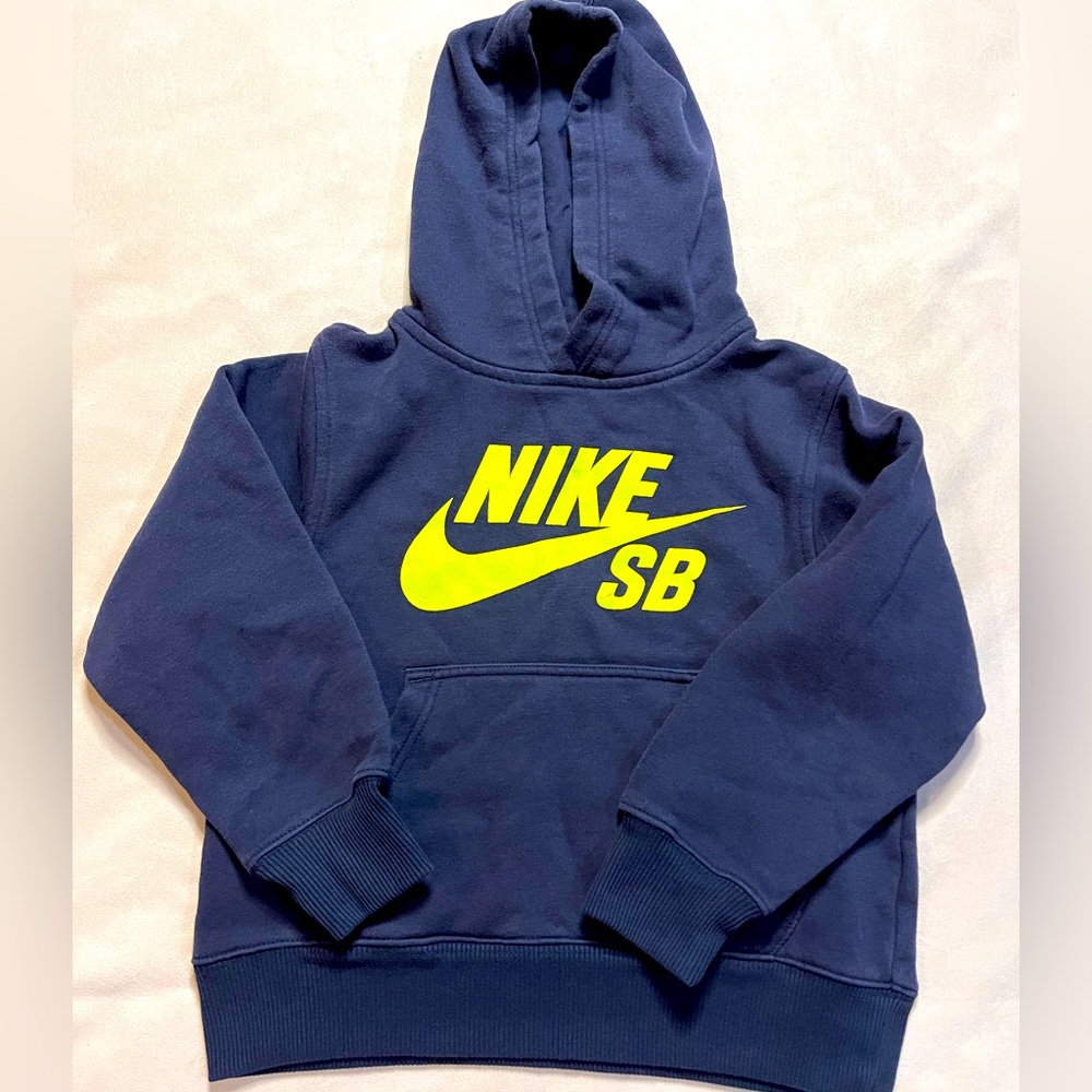 Nike Youth Sweatshirt‎